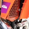 Kép 2/4 - X-GRIP Alu Hűtővédő KTM, Husqvarna 2024 Motorokhoz (Narancssárga)